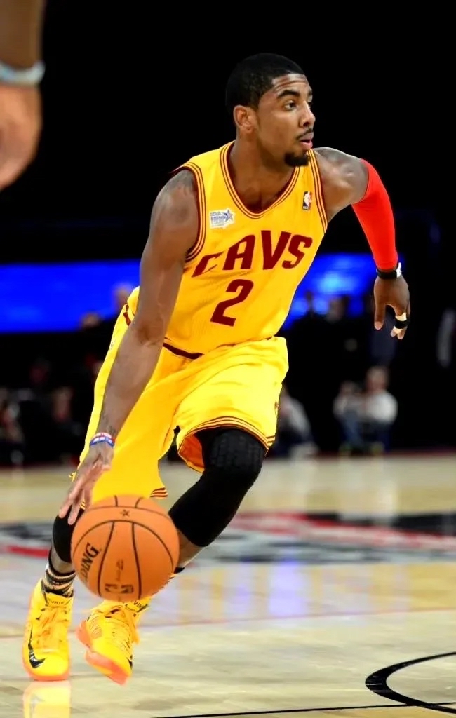 包含今夜埃因霍温备战意大利杯今夜法兰克福调整名单以备NBA常规赛，现场解说直呼：洛杉矶湖人窗口期战术微调的词条
